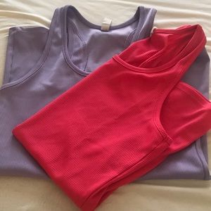 Not for sale! Med UnderArmour heat gear tanks